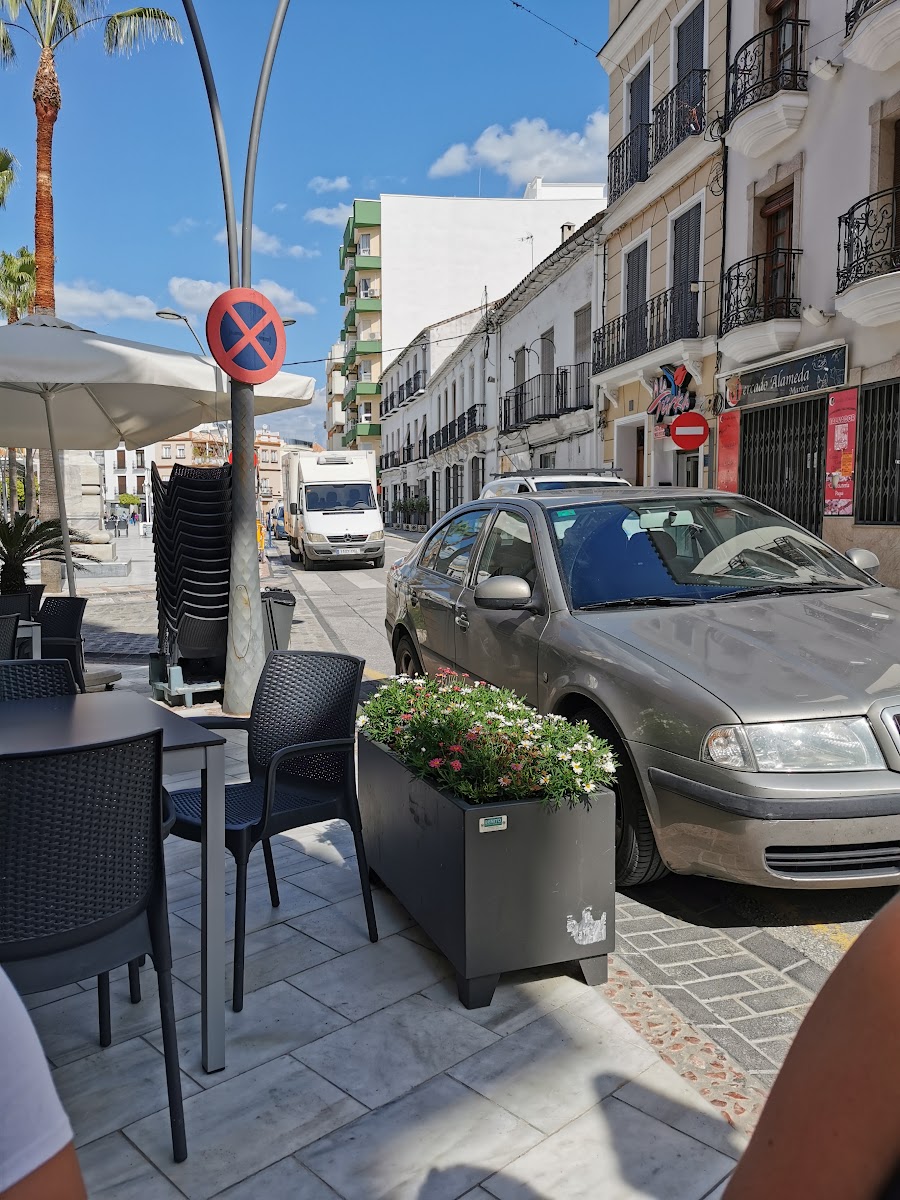 Bil og parkering i Nerja