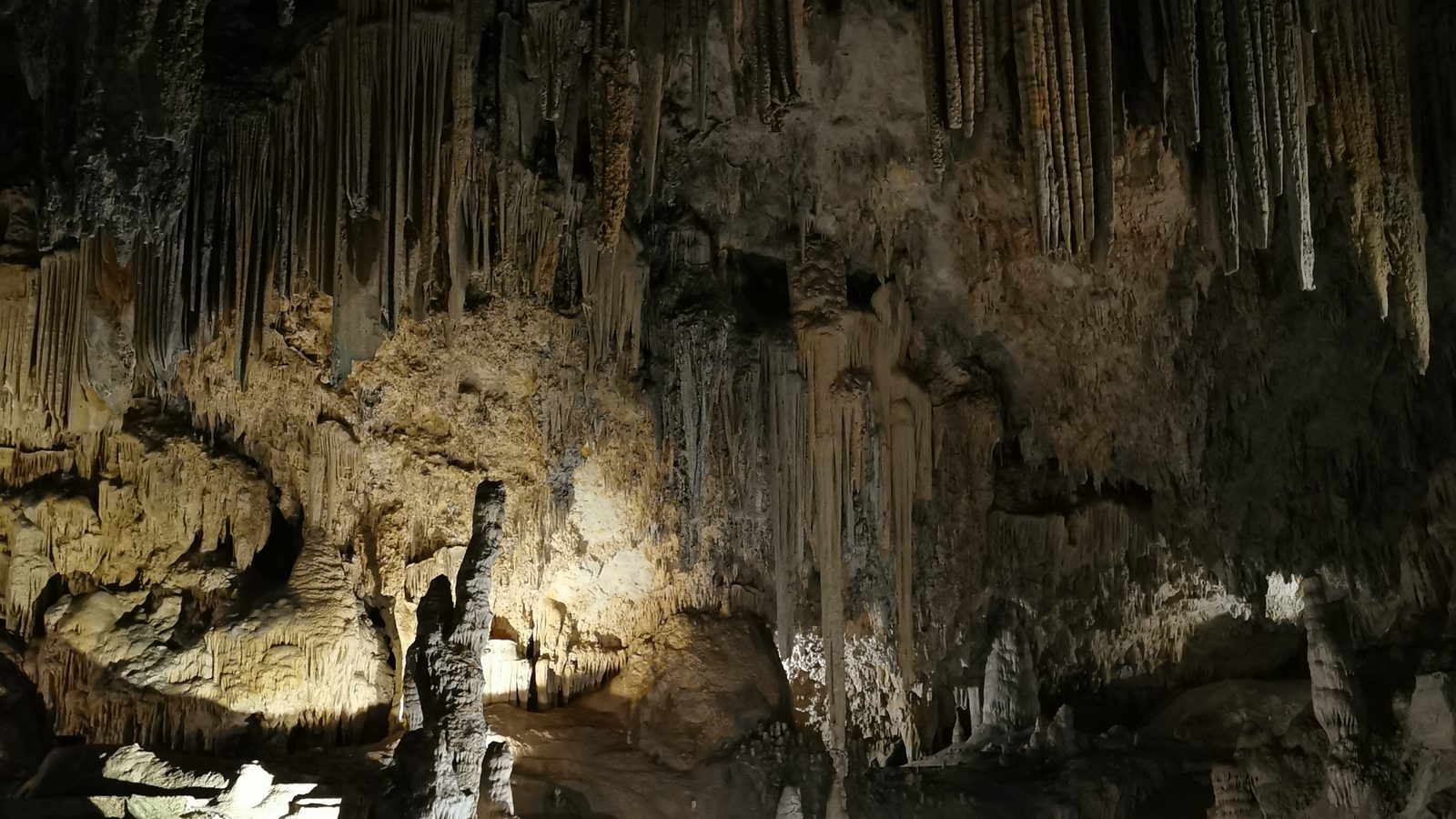 Drypsten i Cuevas de Nerja