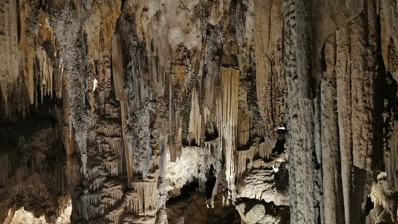 Drypsten i Cuevas de Nerja